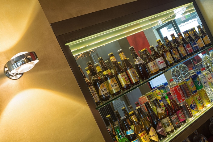 Imagen del bar/restaurante del Hotel Neufchatel Belgian. Foto 7