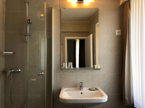 Imagen de la habitación del Hotel Neufeld. Foto 15