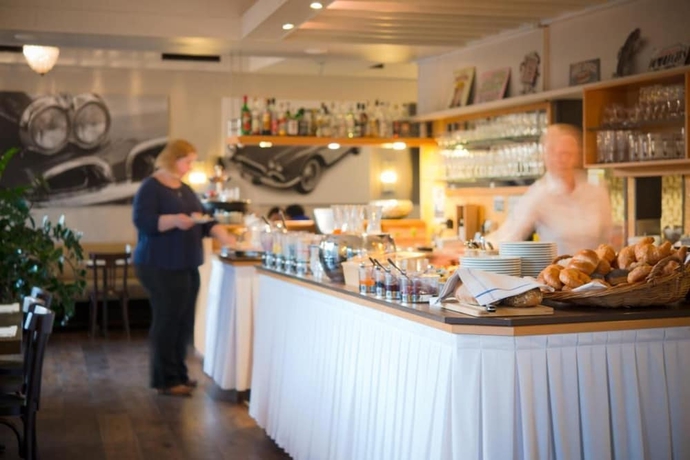 Imagen del bar/restaurante del Hotel Neufeld. Foto 6