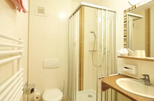 Imagen de la habitación del Hotel Neuhäusl Berchtesgaden. Foto 4