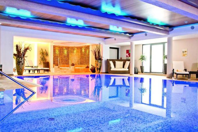 Imagen de la piscina del Hotel Neuhaus, Saalbach-Hinterglemm . Foto 20