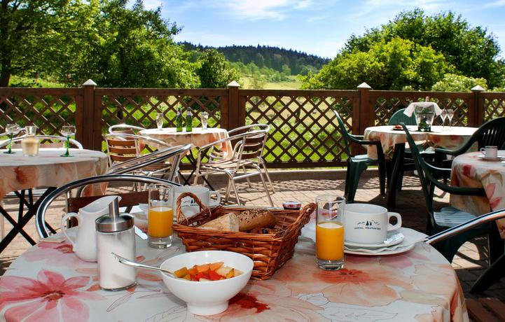 Imagen del bar/restaurante del Hotel Neuhauser. Foto 2