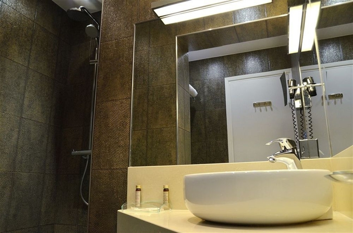 Imagen de la habitación del Hotel Neuilly Park. Foto 8