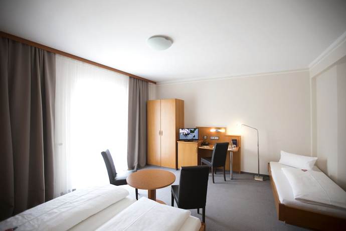 Imagen de la habitación del Hotel Neumaiers Hirsch Gasthof and Landhotel. Foto 8