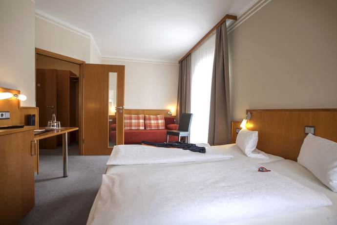 Imagen de la habitación del Hotel Neumaiers Hirsch Gasthof and Landhotel. Foto 10