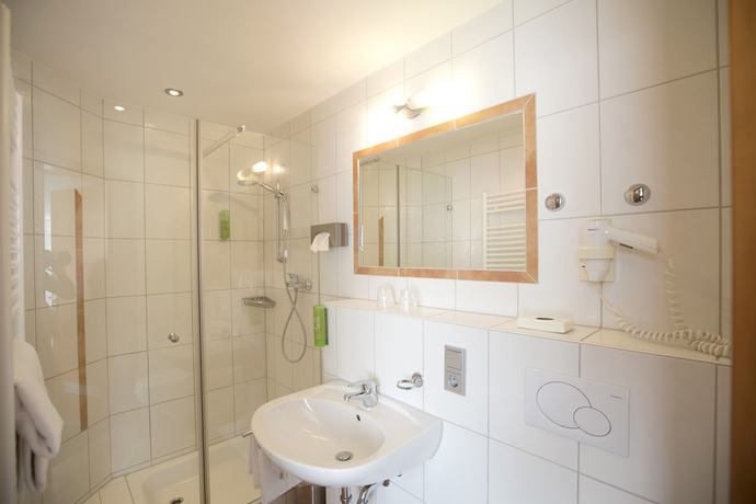 Imagen de la habitación del Hotel Neumaiers Hirsch Gasthof and Landhotel. Foto 14