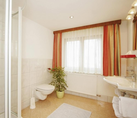 Imagen de la habitación del Hotel Neuwirt, Wildermieming. Foto 18