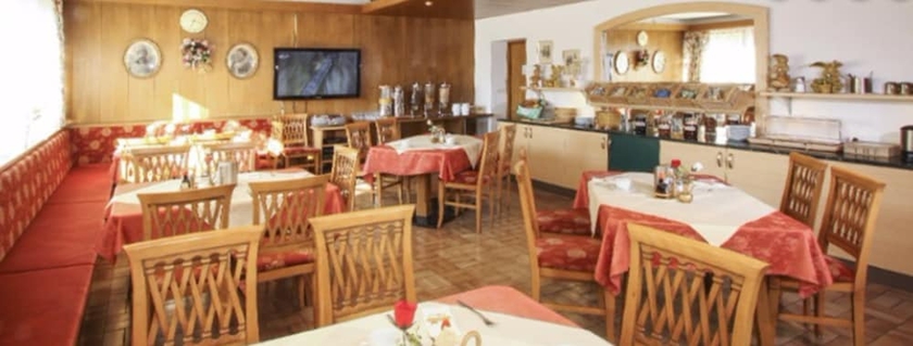 Imagen del bar/restaurante del Hotel Neuwirt, Wildermieming. Foto 5