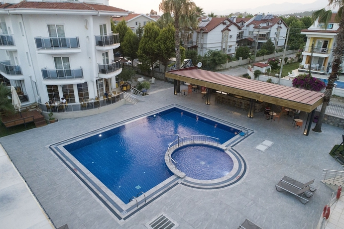 Imagen de la piscina del Hotel Nevada Spa. Foto 18