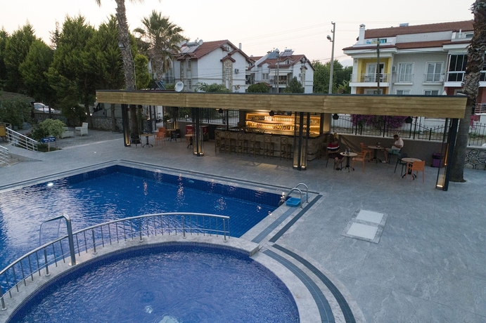 Imagen de la piscina del Hotel Nevada Spa. Foto 19