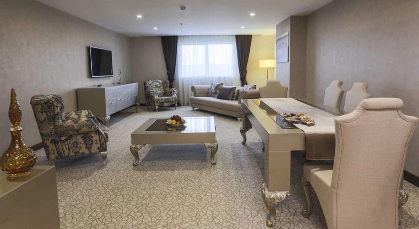 Imagen de los interiores del Hotel Nevali. Foto 16