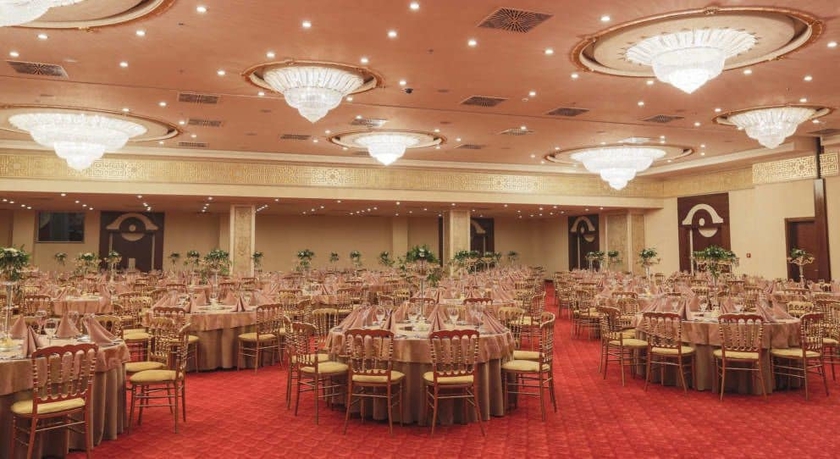 Imagen de los interiores del Hotel Nevali. Foto 18