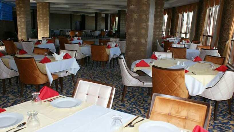 Imagen del bar/restaurante del Hotel Nevan Suite. Foto 5