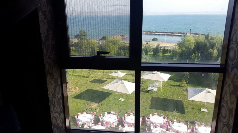 Imagen de la habitación del Hotel Nevan Suite. Foto 8