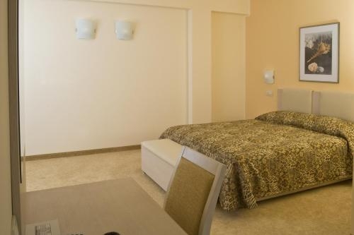 Imagen de la habitación del Hotel Neven. Foto 7