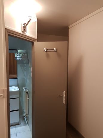 Imagen de la habitación del Hotel Nevers Hôtel. Foto 5