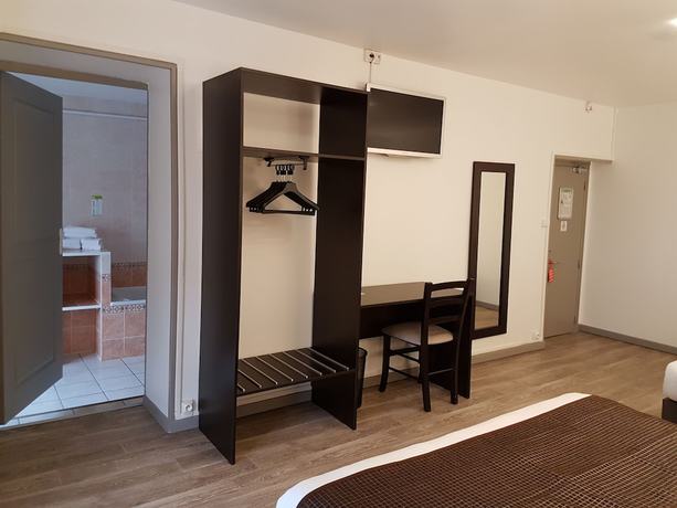 Imagen de la habitación del Hotel Nevers Hôtel. Foto 15