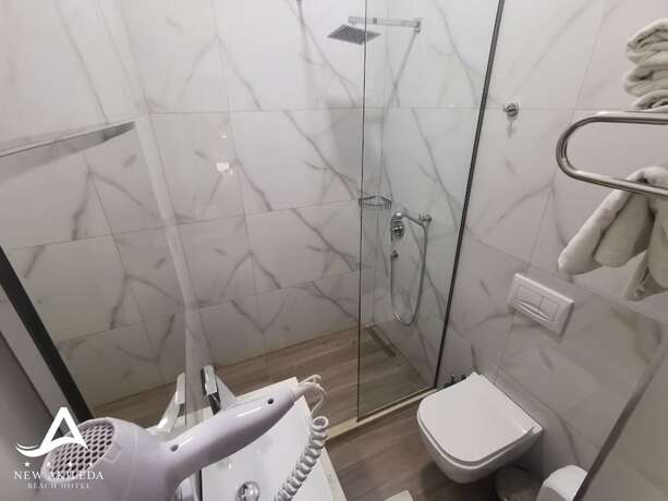 Imagen de la habitación del Hotel New Akileda. Foto 19