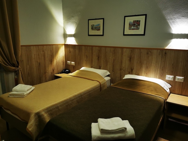 Imagen de la habitación del Hotel New Alexander. Foto 10