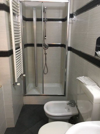 Imagen de la habitación del Hotel New Alexander. Foto 15