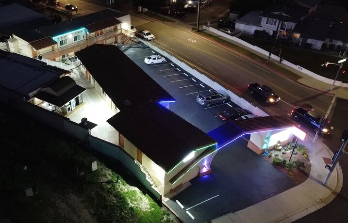 Imagen general del Hotel New American Inn and Suites. Foto 7