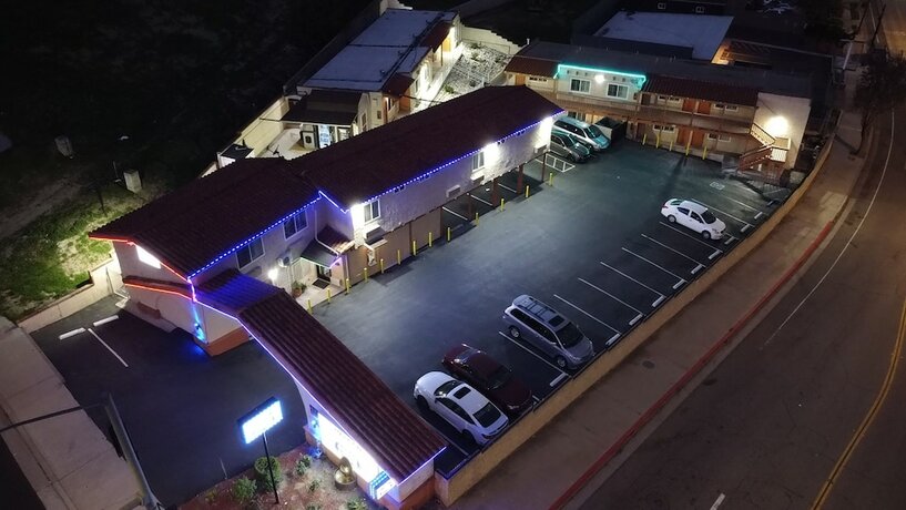 Imagen general del Hotel New American Inn and Suites. Foto 8