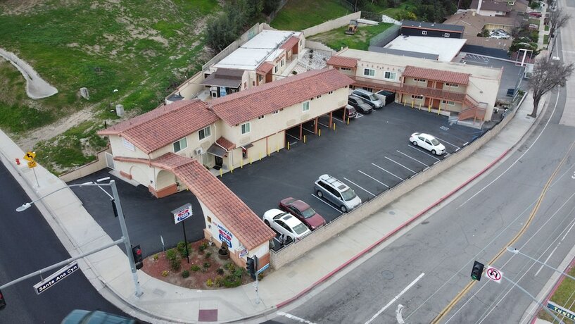 Imagen general del Hotel New American Inn and Suites. Foto 9