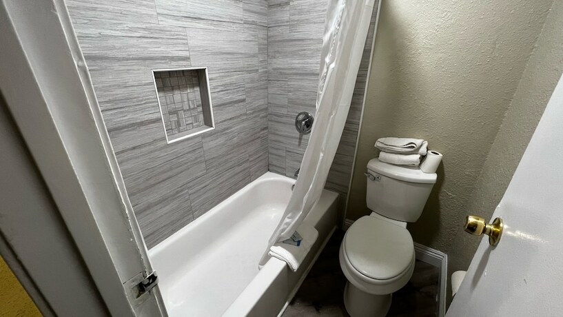 Imagen general del Hotel New American Inn and Suites. Foto 11