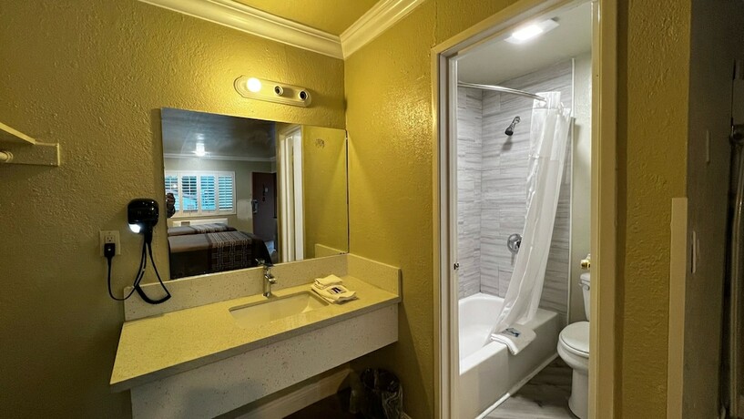 Imagen general del Hotel New American Inn and Suites. Foto 12