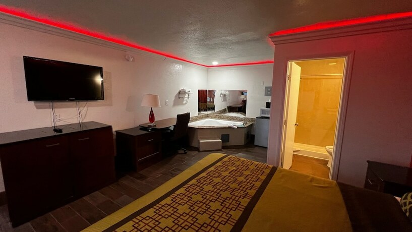 Imagen de la habitación del Hotel New American Inn and Suites. Foto 16