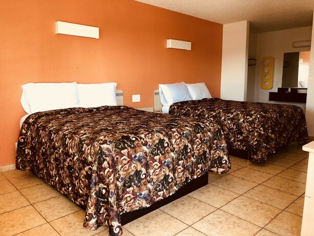 Imagen de la habitación del Hotel New American Inn and Suites. Foto 18