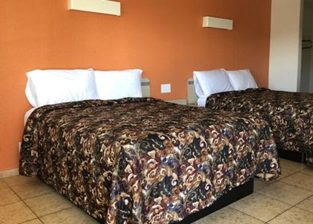 Imagen de la habitación del Hotel New American Inn and Suites. Foto 20