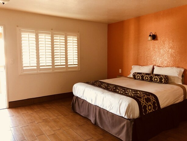 Imagen de la habitación del Hotel New American Inn and Suites. Foto 23