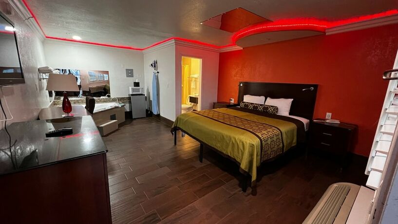 Imagen de la habitación del Hotel New American Inn and Suites. Foto 24