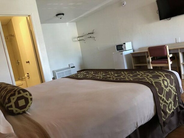 Imagen de la habitación del Hotel New American Inn and Suites. Foto 26