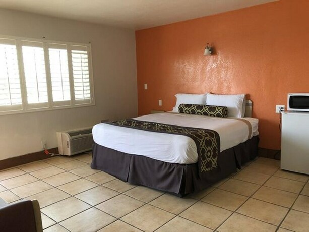 Imagen de la habitación del Hotel New American Inn and Suites. Foto 28