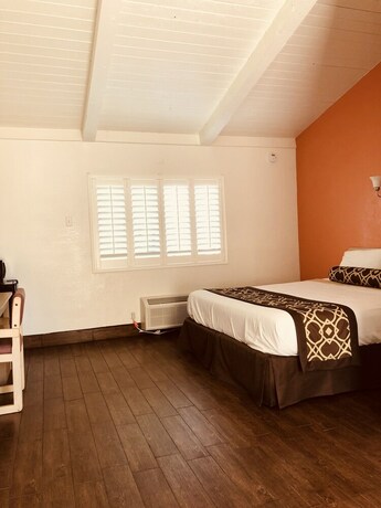 Imagen de los interiores del Hotel New American Inn and Suites. Foto 31