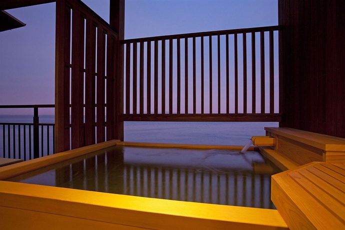 Imagen de los exteriores del Hotel New Awaji. Foto 7