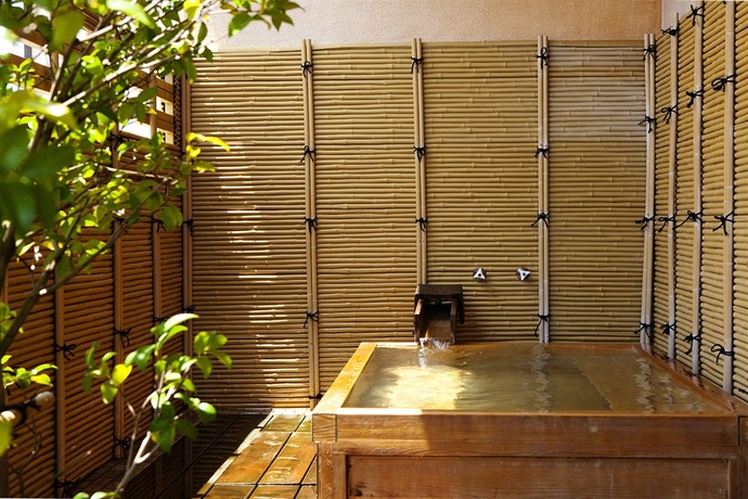 Imagen de los exteriores del Hotel New Awaji. Foto 8