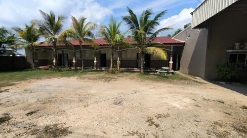 Imagen general del Hotel New Bandengan Beach. Foto 7