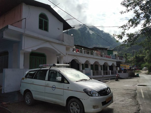 Imagen de los exteriores del Hotel New Basera. Foto 19