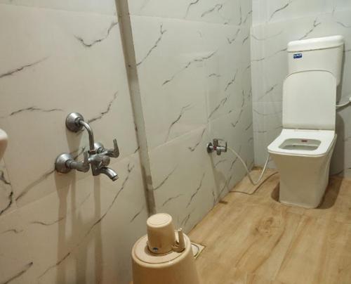 Imagen general del Hotel New Bombay Lodge Akola. Foto 13