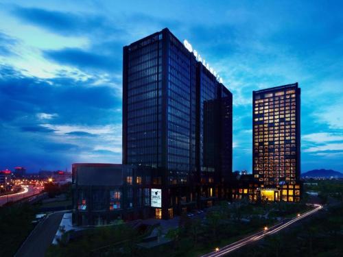Imagen general del Hotel New Century Grand Hotel Zhejiang Sanli. Foto 1