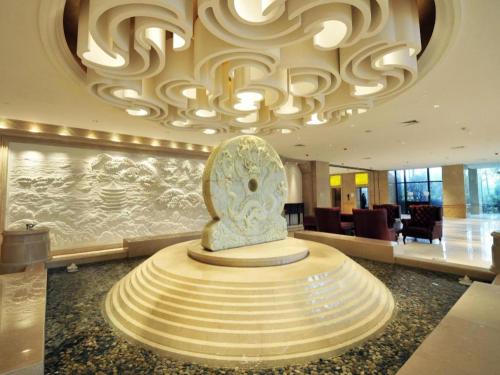 Imagen general del Hotel New Century Grand Hotel Zhejiang Sanli. Foto 2