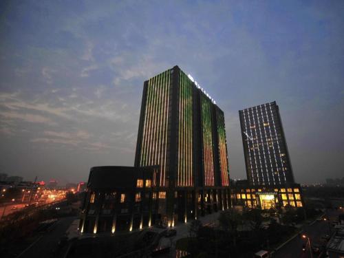 Imagen general del Hotel New Century Grand Hotel Zhejiang Sanli. Foto 5