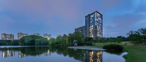 Imagen general del Hotel New Century Grand Hotel Zhejiang Sanli. Foto 6