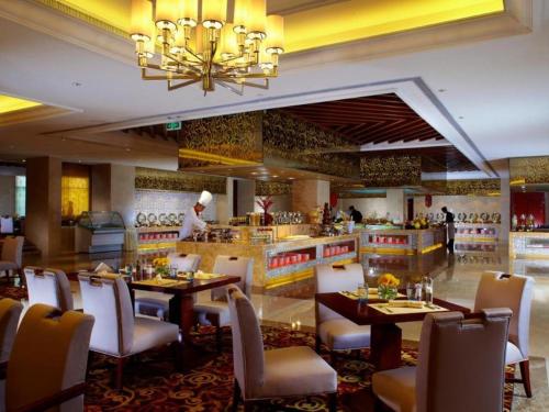 Imagen general del Hotel New Century Grand Hotel Zhejiang Sanli. Foto 7