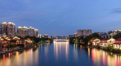 Imagen general del Hotel New Century Grand Hotel Zhejiang Sanli. Foto 11