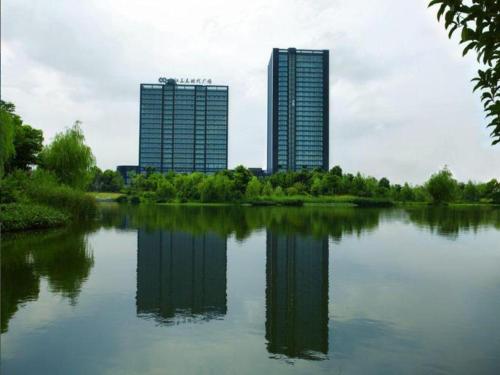 Imagen general del Hotel New Century Grand Hotel Zhejiang Sanli. Foto 14