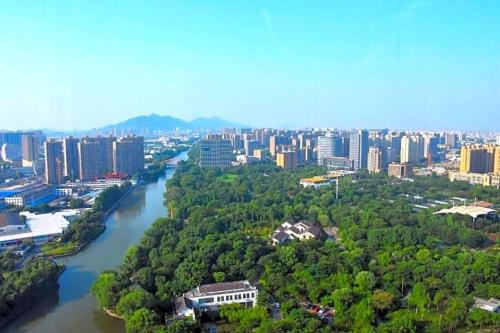 Imagen general del Hotel New Century Grand Hotel Zhejiang Sanli. Foto 15